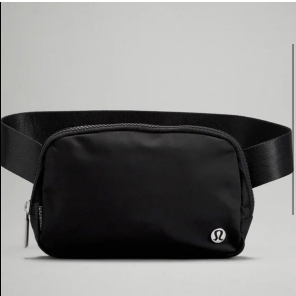 NWOT Lululemon Everywhere Belt Bag in Black
